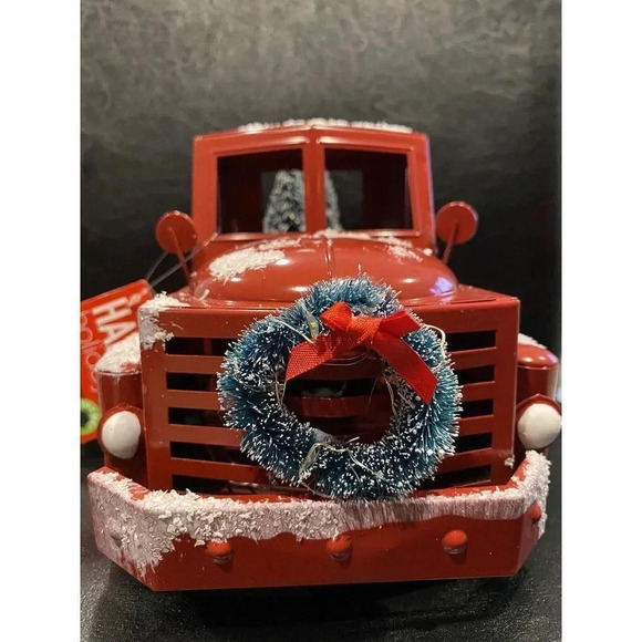 LIGHT UP RED CHRISTMAS TRUCK DECORATION  WITH CHRISTMAS TREE & WREATH -BRAND NEW - Picture 4 of 12